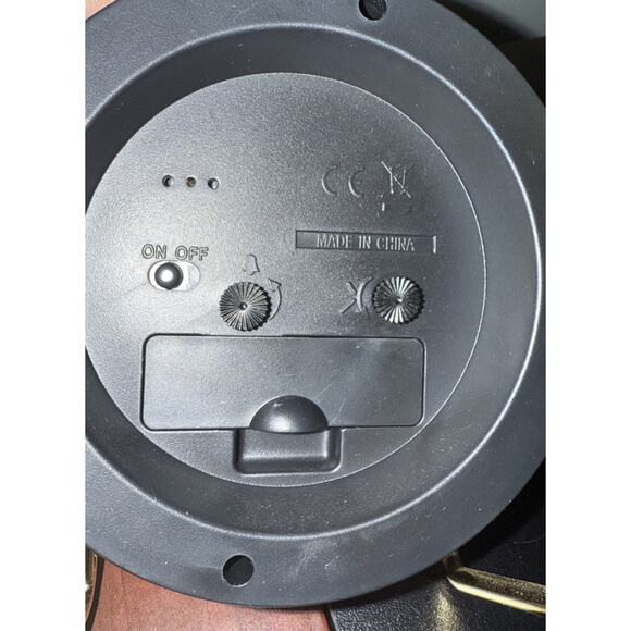 Modern desk Black & Gold alarm clock - Picture 3 of 5